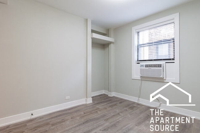 Foto del edificio - 501 W Belmont Ave