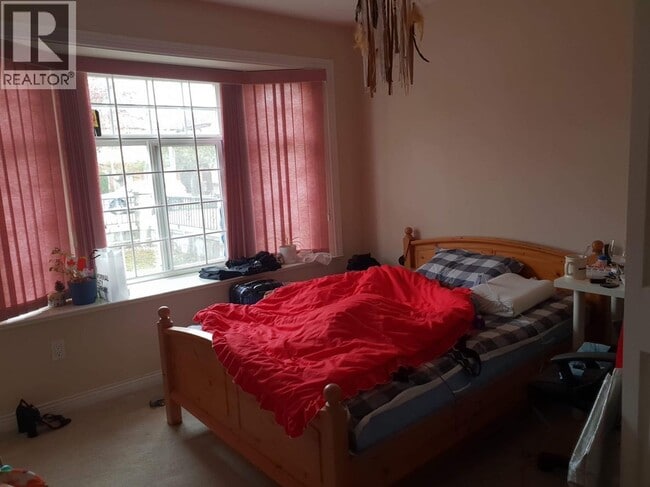 Building Photo - 33XX Wellington Ave