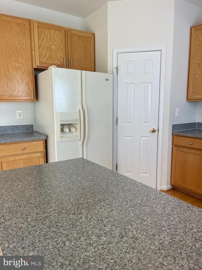 Building Photo - 2229 Forsythia Dr
