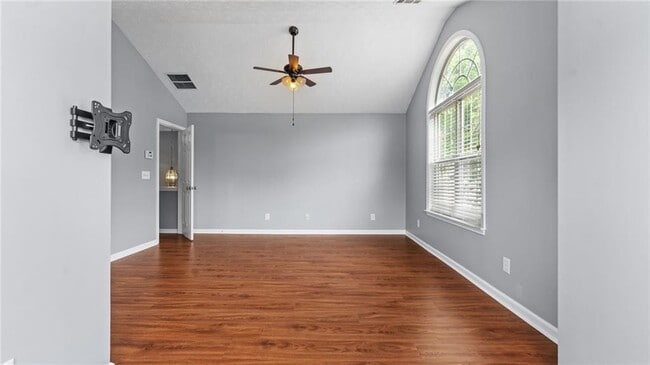 Building Photo - 450 Manor Glen Dr