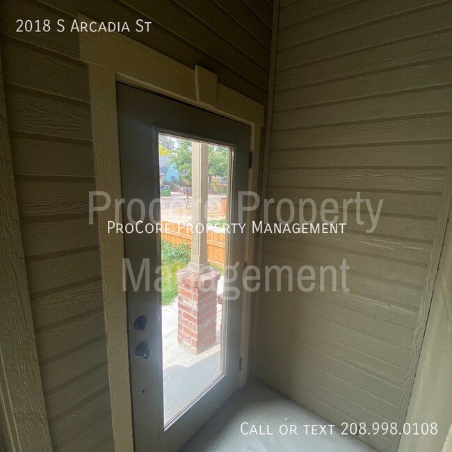 Building Photo - 3 BR, 2.5 BA, 2-Car Garage, Patio, and Sun...