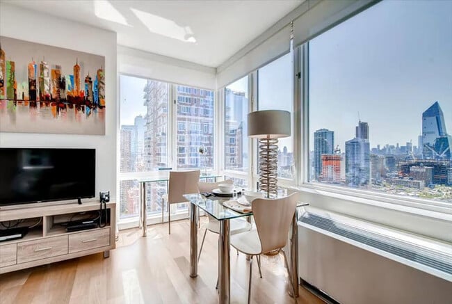 Foto del edificio - 605 W 42nd St