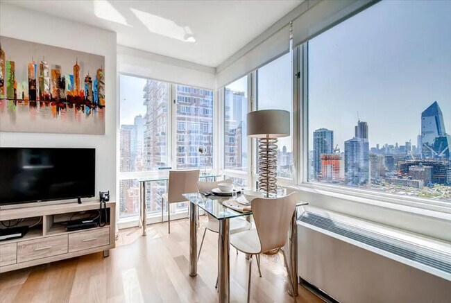 Foto del edificio - 605 W 42nd St