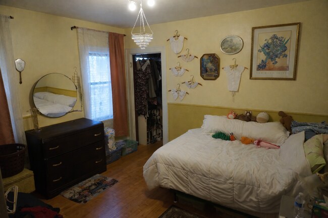 Foto del edificio - 3007 N Frederick Ave