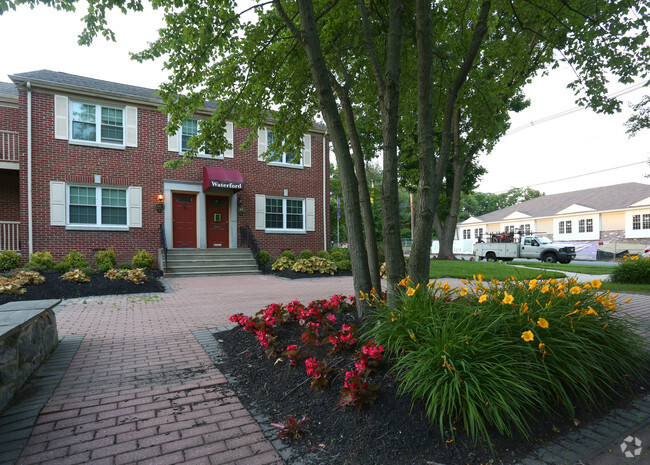 Building Photo - The Waterford Apartments