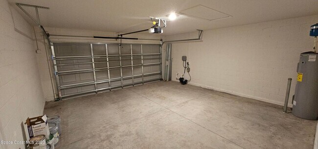 Foto del edificio - Palm Bay 4 bedroom Never Lived in new cons...