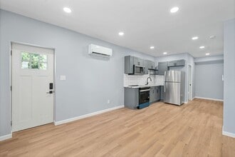 Building Photo - 786 Thomas Ave