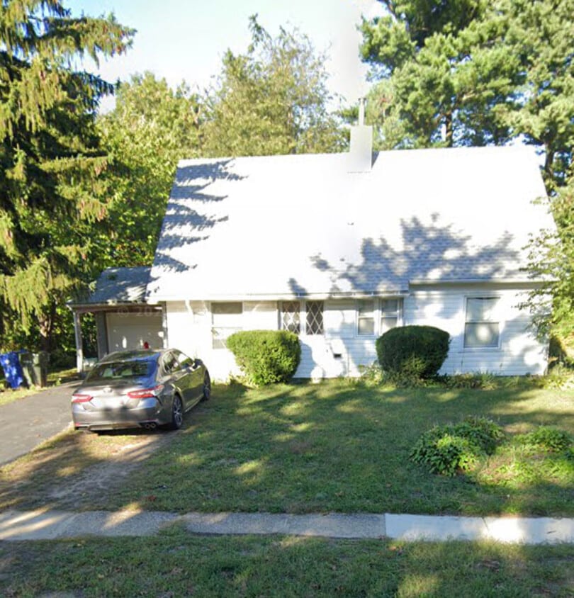 Primary Photo - 23 Bermuda Cir