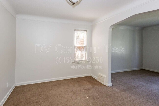 Foto del edificio - 4871 Oakland Dr