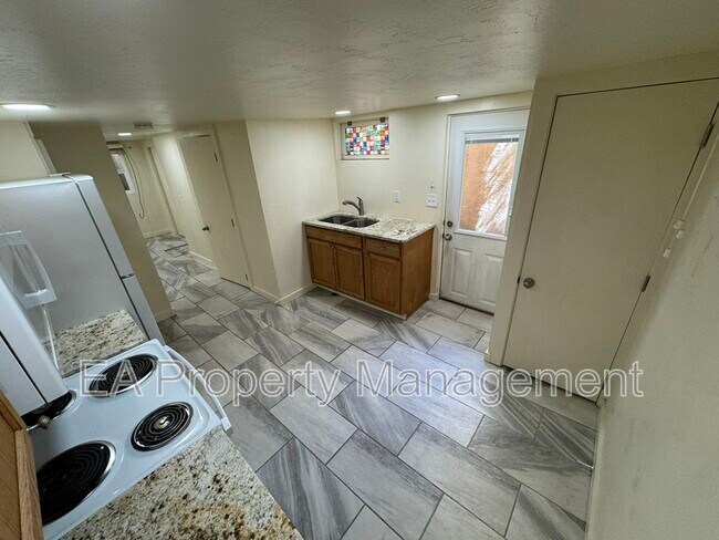 Foto del edificio - 114 Maple St NE