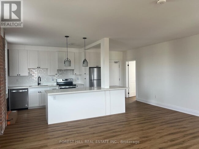 Photo du bâtiment - 8 Essa Rd