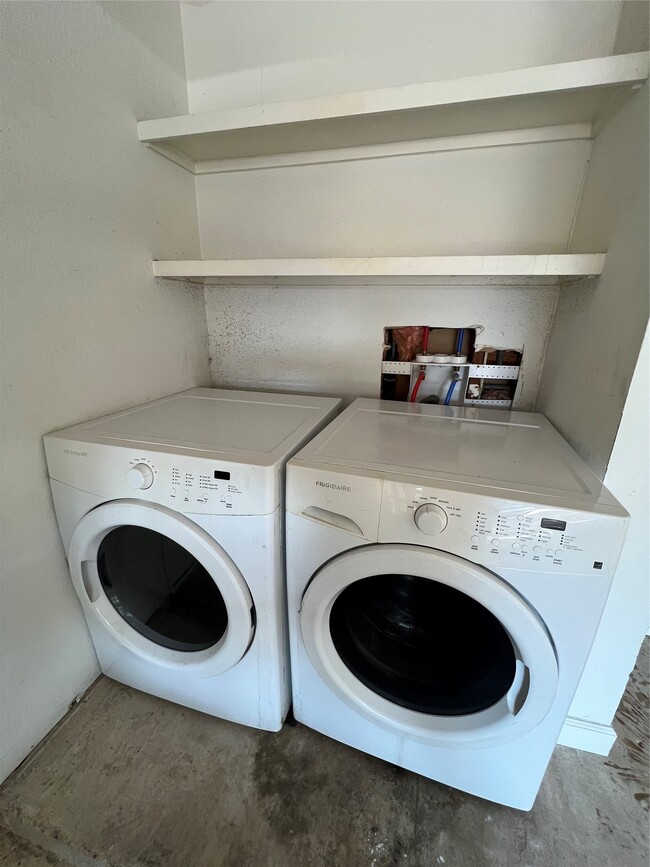 Building Photo - 6010 Hoover St