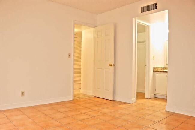Foto del edificio - 634 NW 13th St