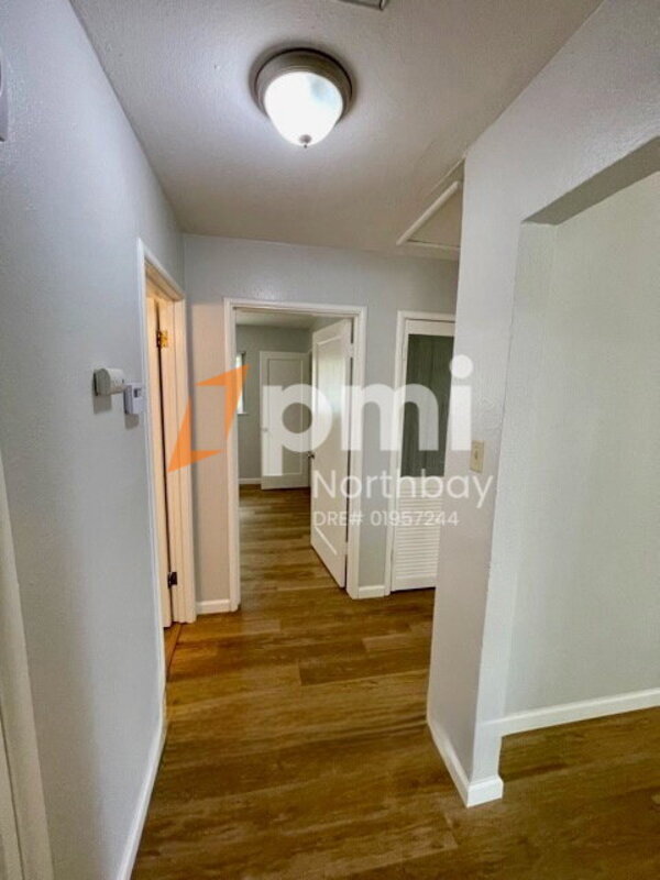 Foto del edificio - 313 E Bell Ave