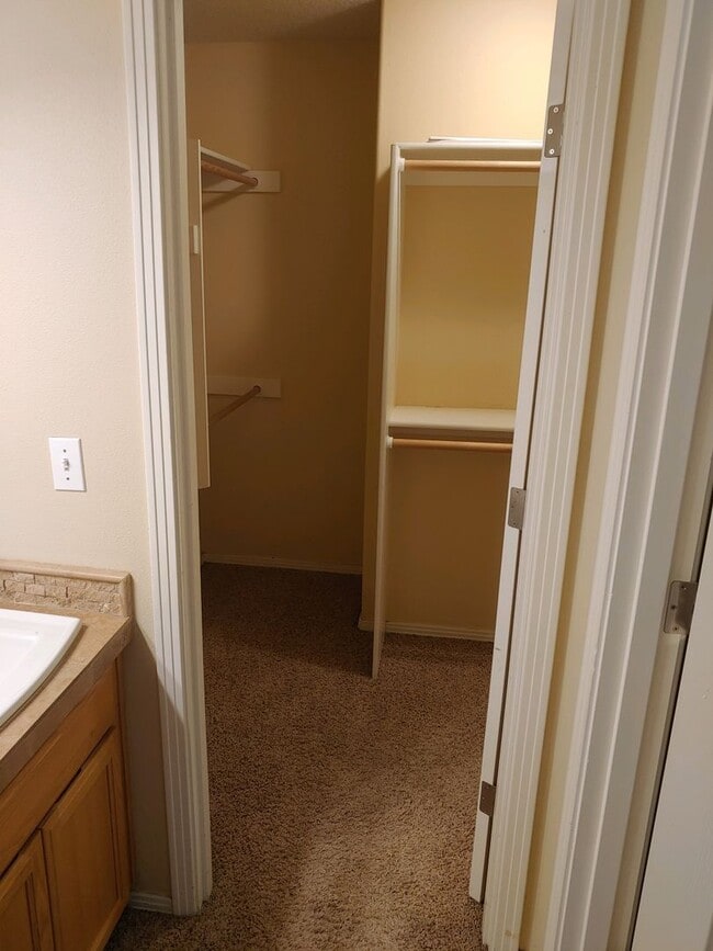 Foto del edificio - Newer 4 bedroom Home