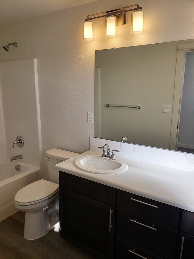 Building Photo - 124 Willow Springs Dr
