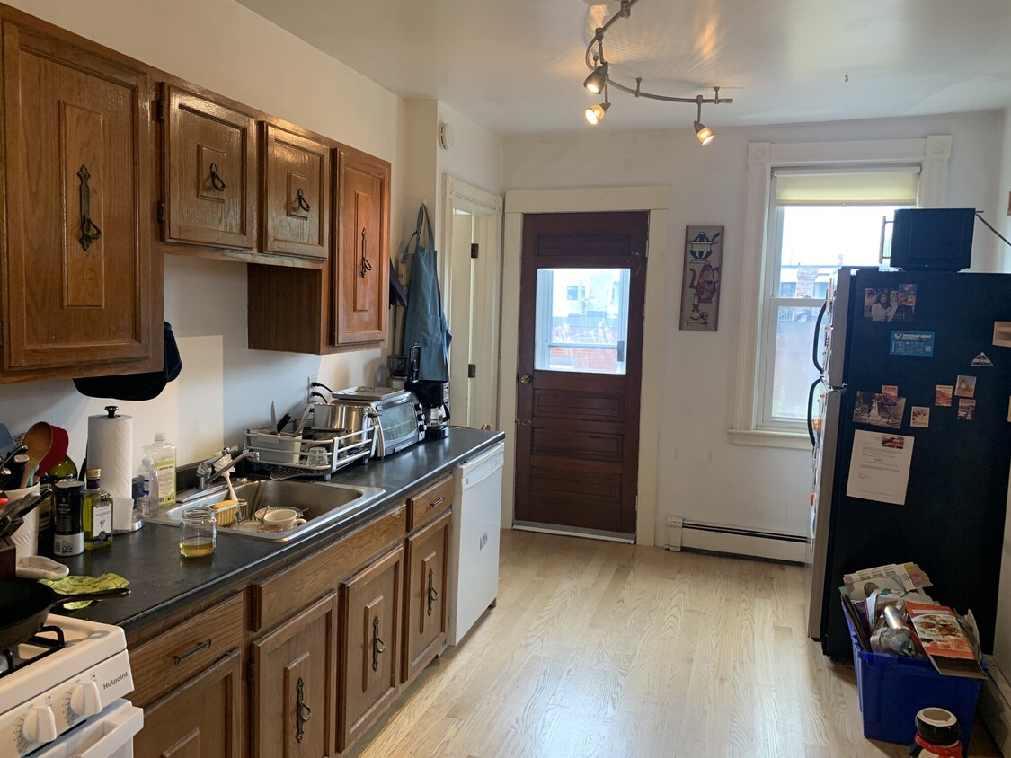 Primary Photo - 18 Mead St