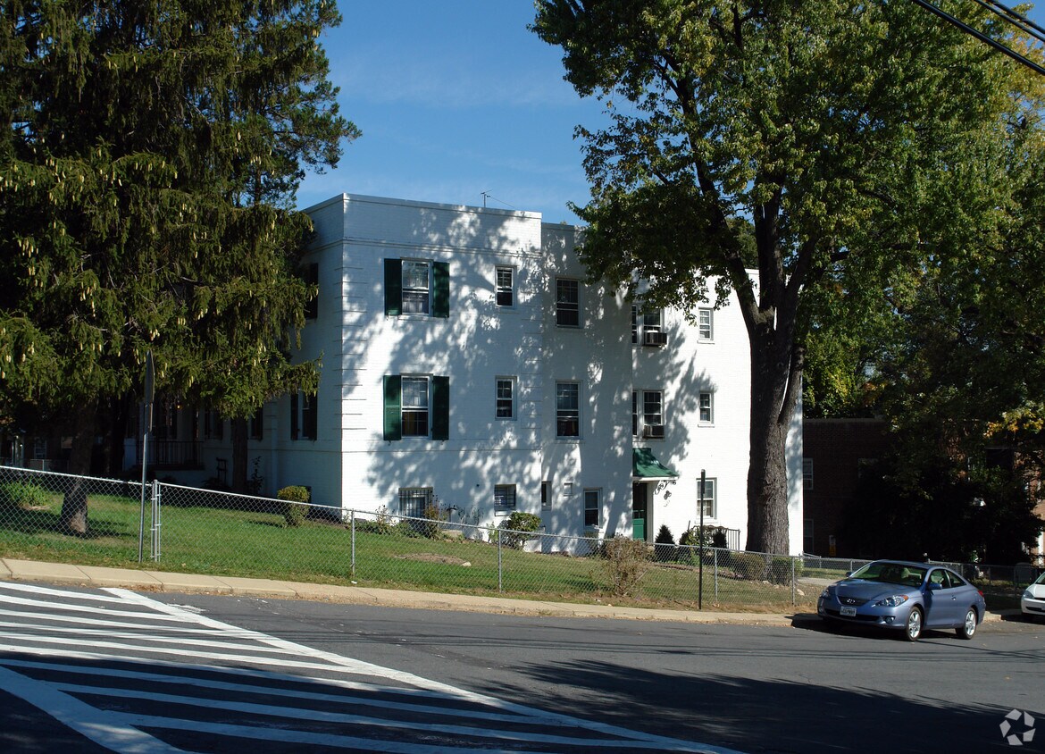 Primary Photo - 8201-8209 Schrider St