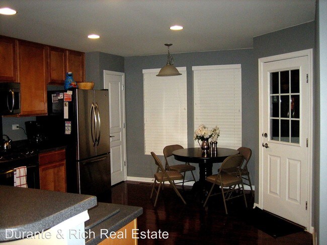 Building Photo - 2305 Neubauer Cir