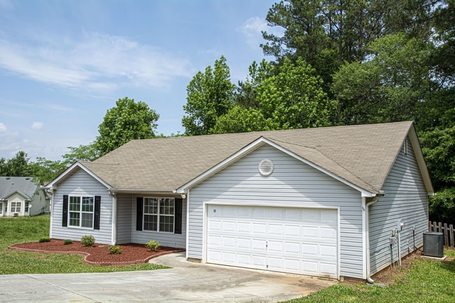 Building Photo - Gorgeous 3 bedroom 2 bath ranch style home...