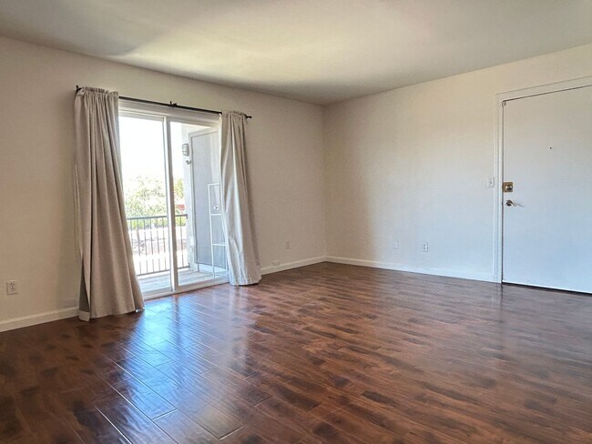 Building Photo - 2 Bed | 2 Bath Condo in Gated Phoenix Community
