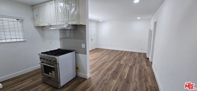 Foto del edificio - 2641 S La Salle Ave