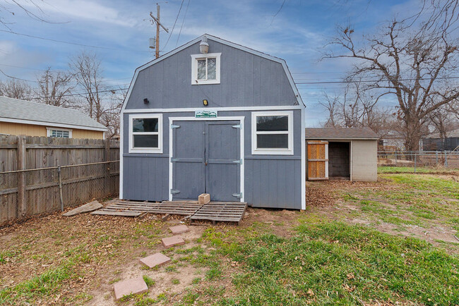 Building Photo - 1809 NW Lincoln Ave