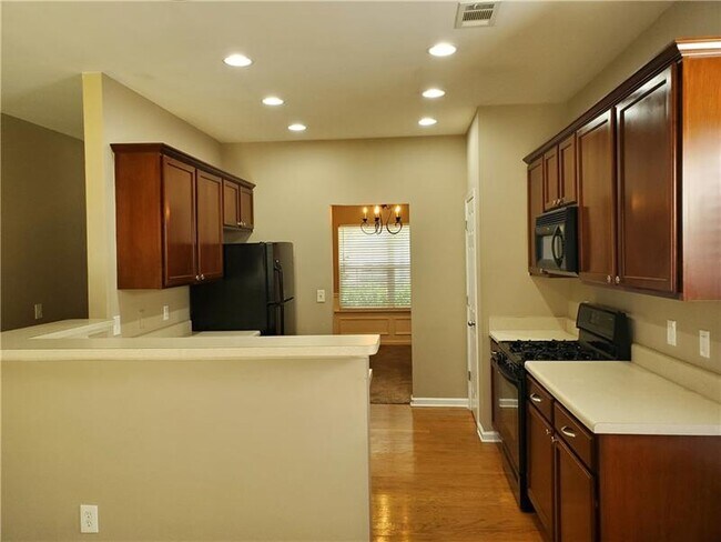 Building Photo - 504 Quinn Dr