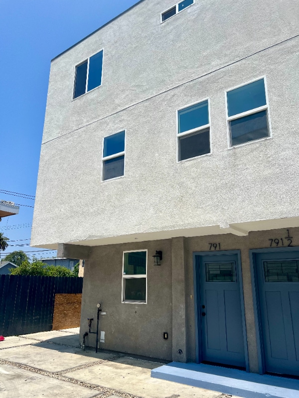 Building Photo - 791 E 41st St