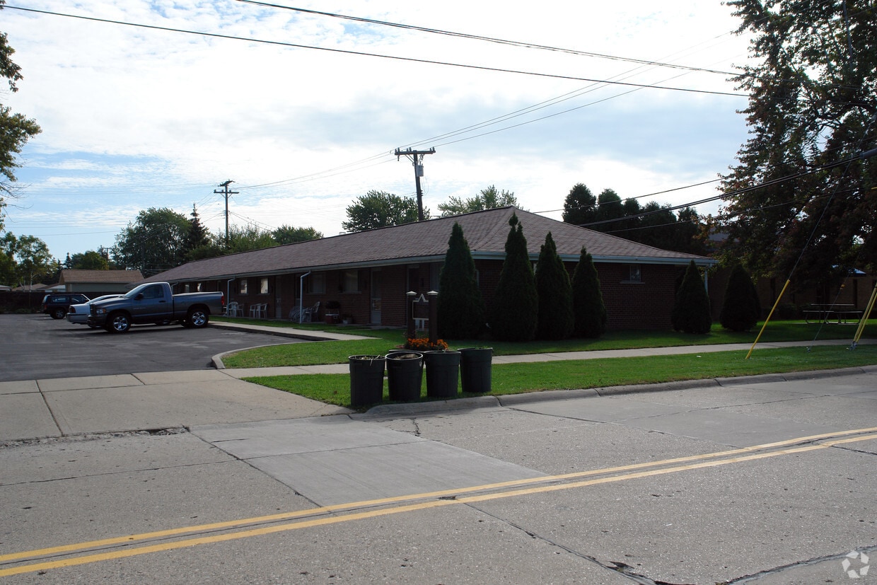 Lawrence Apartments Apartments in Center Line, MI