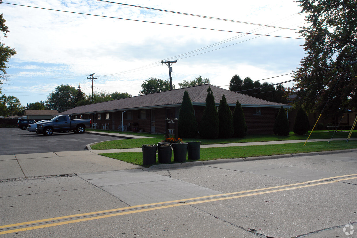 Primary Photo - Lawrence Apartments