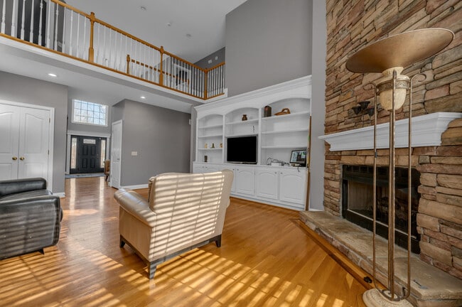 Building Photo - 2185 Roswell Dr