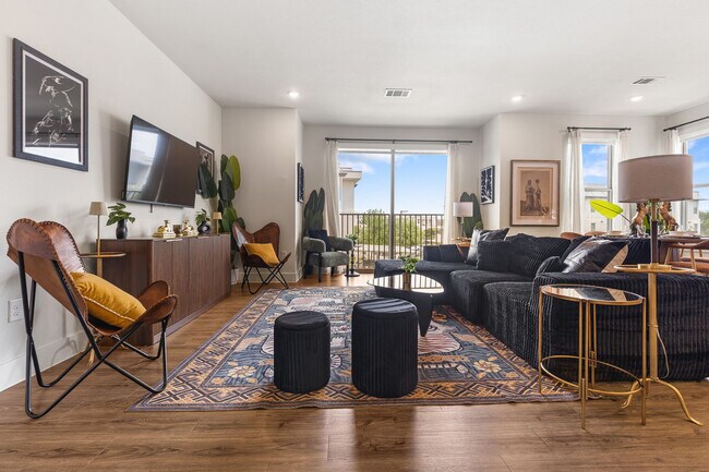 Foto del edificio - 7522 1/2 West Slaughter Lane-SI FL1-ID1537452P