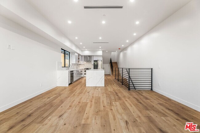 Building Photo - 5120 1/2 Laurel Canyon Blvd