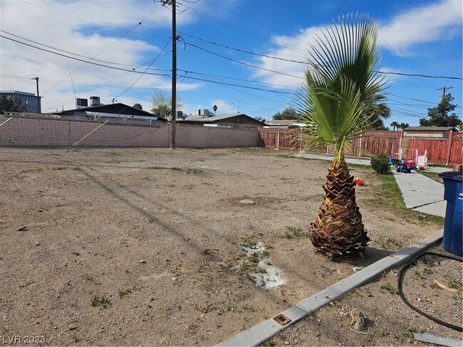 Building Photo - 1809 Putnam Ave