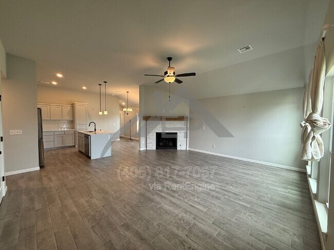 Foto del edificio - 921 S Appaloosa Ln