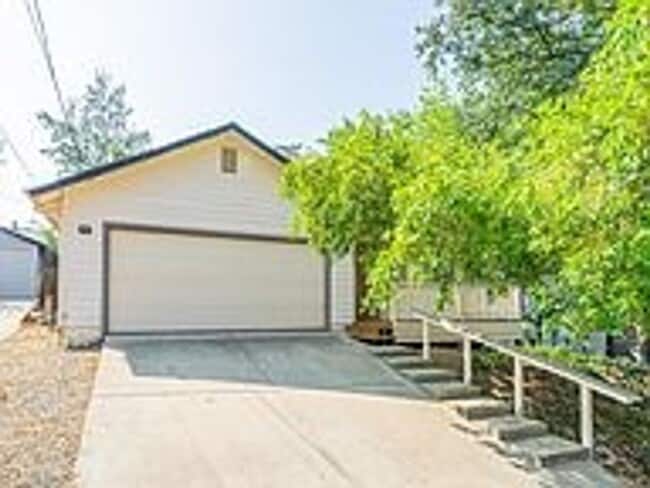 Foto del edificio - Cute 3 bedroom/2 bath downtown home!