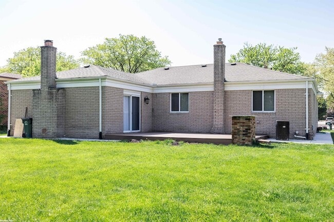 Building Photo - 5043 Tyler Dr