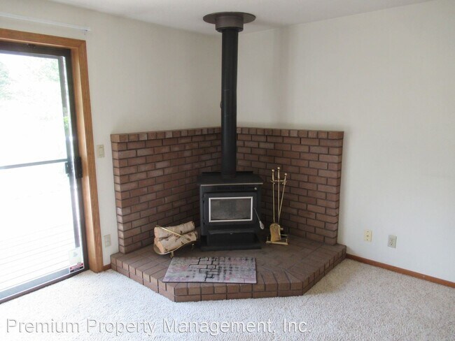 Building Photo - 3 br, 2.5 bath House - 1385 Tiburon Ct SE