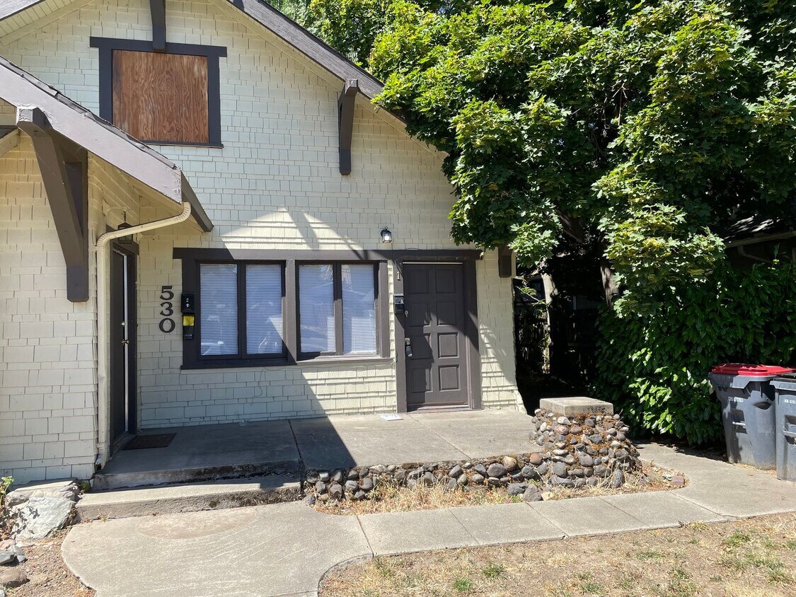 Foto principal - Nice 1 Bedroom 1 Bath Duplex