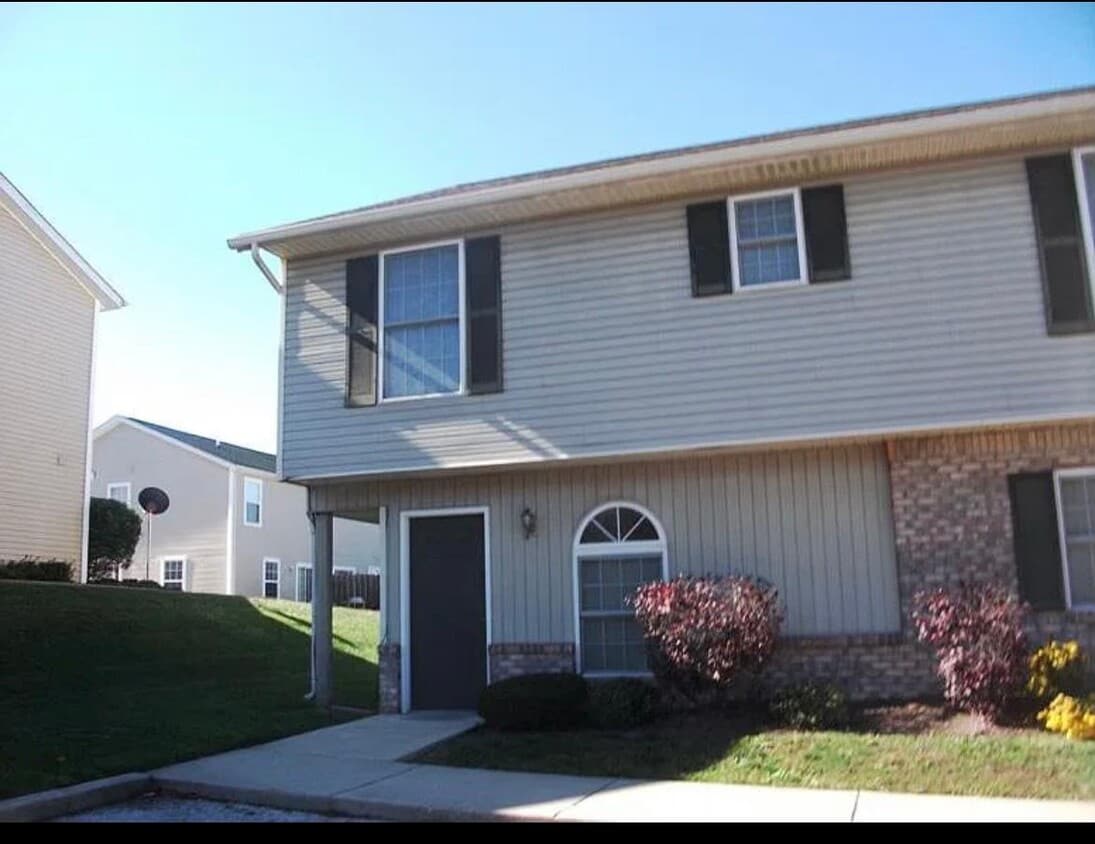 656 E Sherwood Hills Dr Unit 1, Bloomington, IN 47401 Condo for Rent