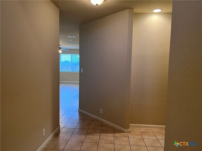 Building Photo - 472 Copper Hill Dr