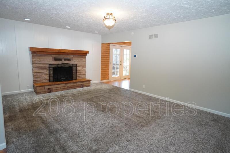 Primary Photo - 5707 N Bogart Ln