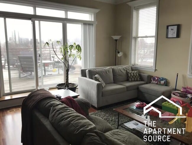 Foto del edificio - 924 W Cornelia Ave