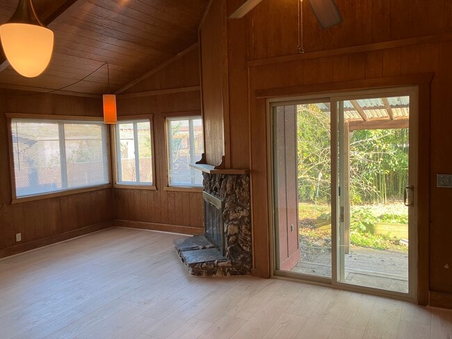 Acceso central a pato - 2094 1/2 Arthur St