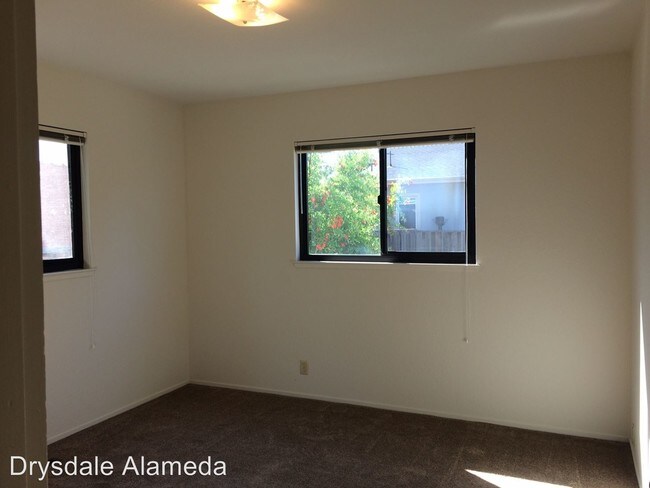Building Photo - 514 Flower Ln