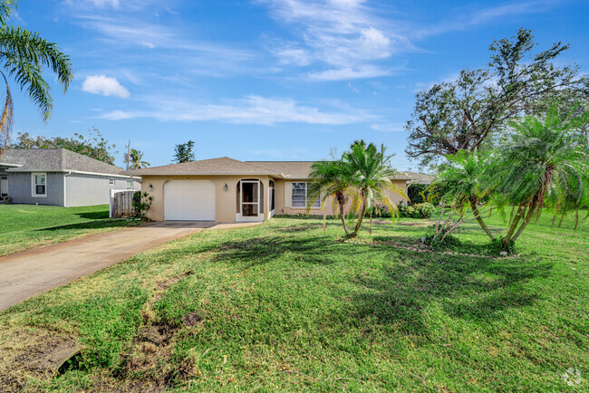 Building Photo - 561 Cabana Rd