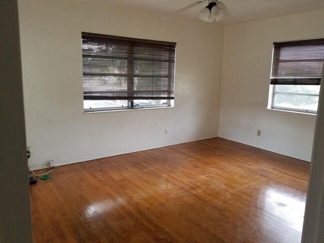Foto del edificio - 703 NW 6th St