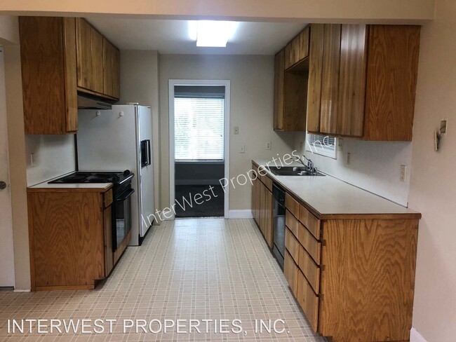 Building Photo - 3 br, 1 bath House - 518 NE EVERETT ST