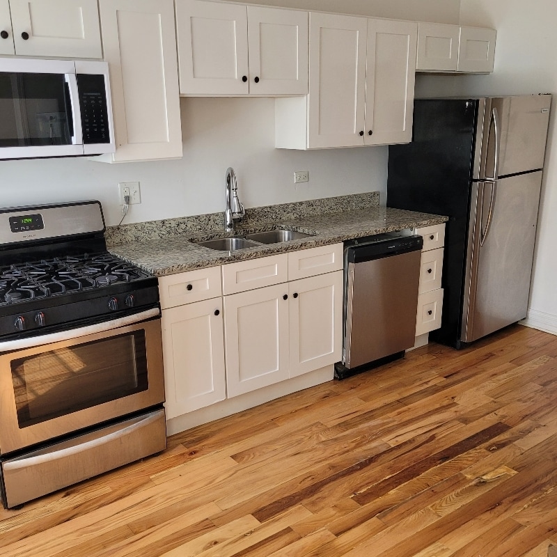 Foto principal - 6751 S Clyde Ave